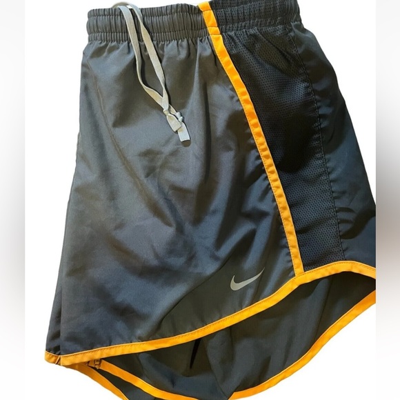 Nike, Womens Shorts running/athletic medium gray elastic waist and drawstring.m - Picture 2 of 9